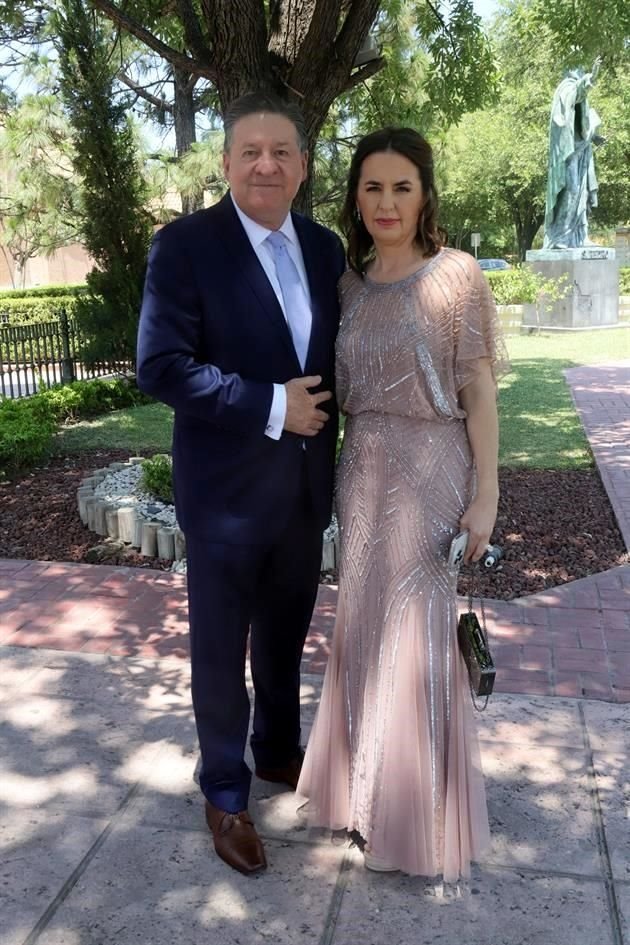 Mario Santos y Janet Ravizé de Santos