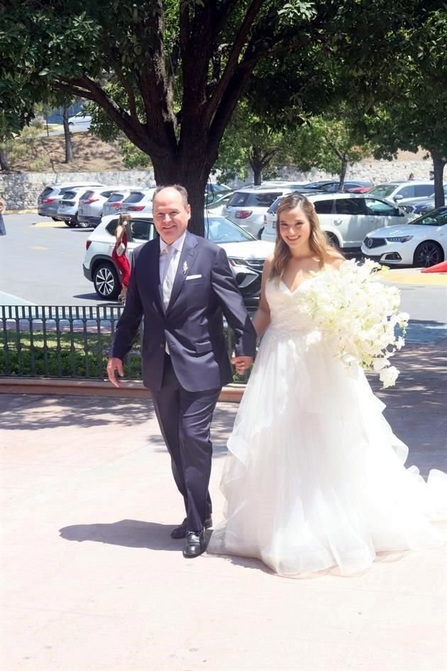 La novia de la mano de su papá, Oscar Villarreal Guerra