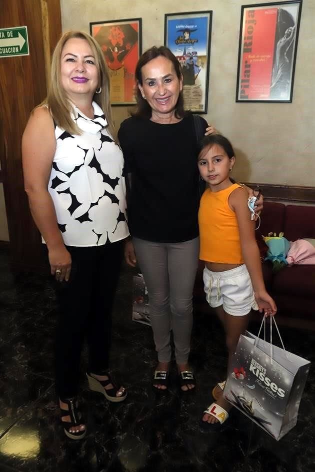 María Luisa Fernández, Eugenia Escamilla de Navarro y Eugenia Sada Navarro