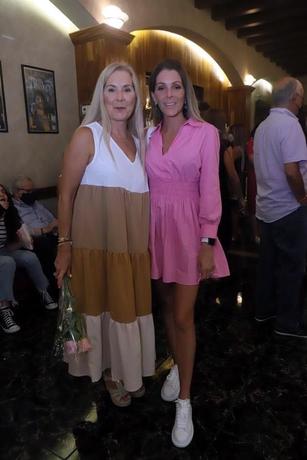 Bertha Ayala de Treviño y Alejandra Treviño de González