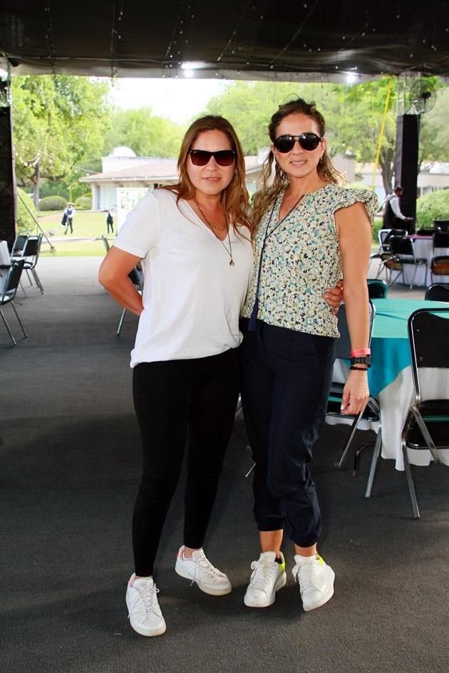 Gaby de Hernández y Karina Montemayor