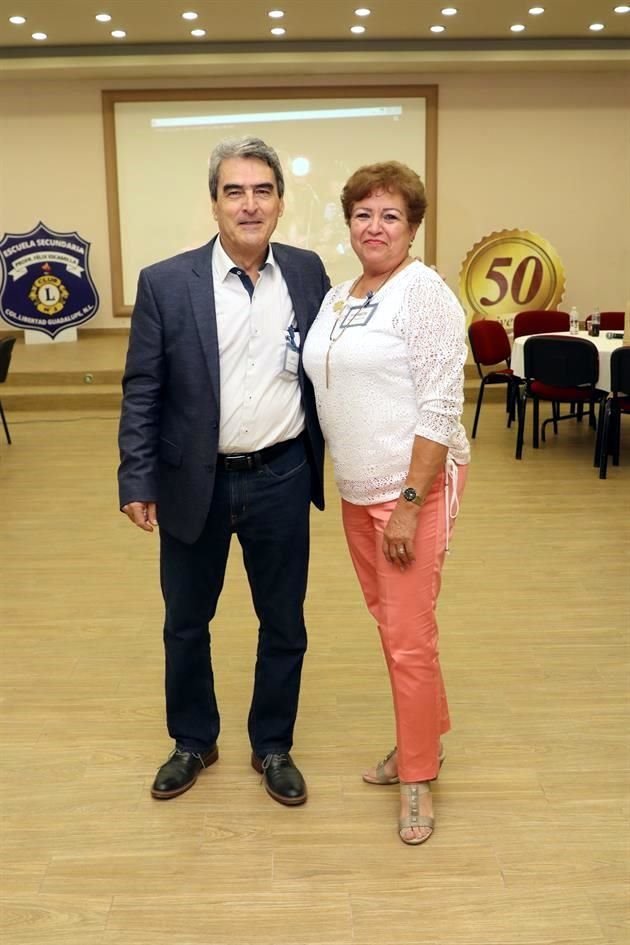 Roberto Robles y Elizabeth González