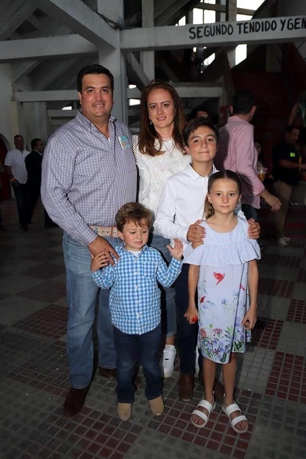 Héctor Serna, Mariana Vera de Serna, Héctor Serna Vera, Mariana Serna Vera y Santiago Serna Vera