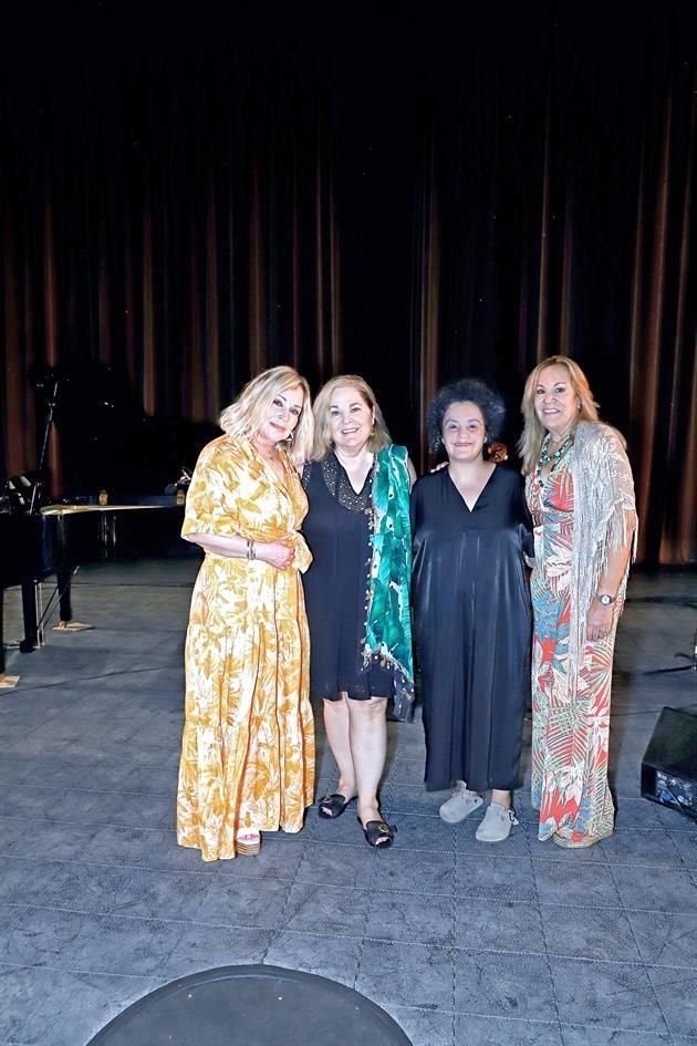 Cordelia Cortés, Liliana Melo de Sada, Gabriela Muñoz y Catalina Farías