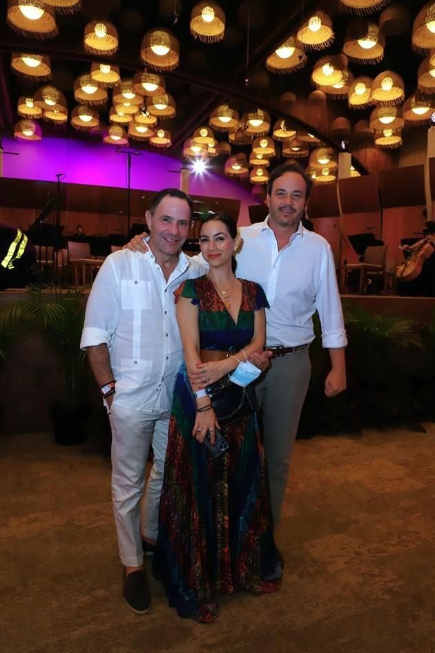 Sergio Berger, Claudia Lizaldi y Andrés Carretero