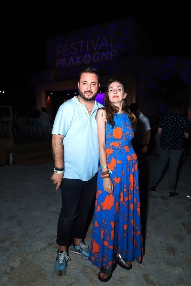 Víctor Martínez y Luisa Reyes Retana
