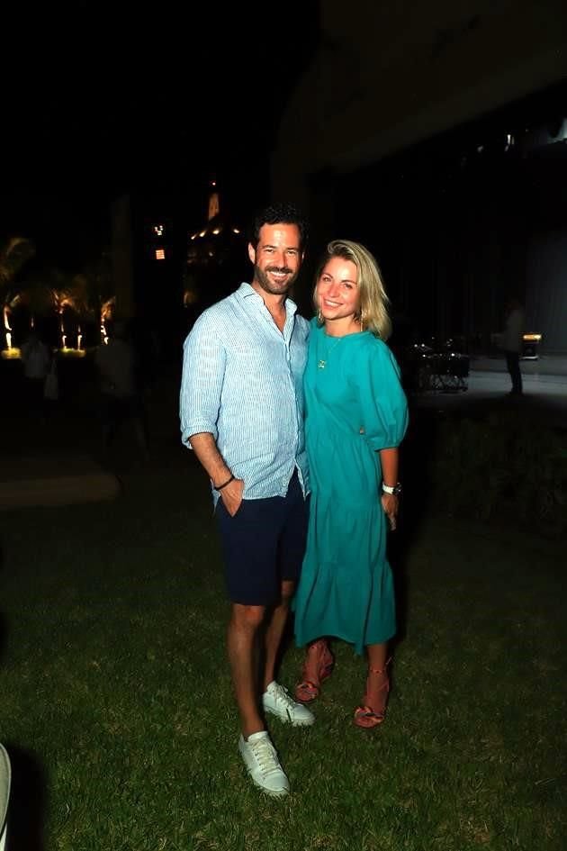 Emiliano Salinas y Ludwika Paleta
