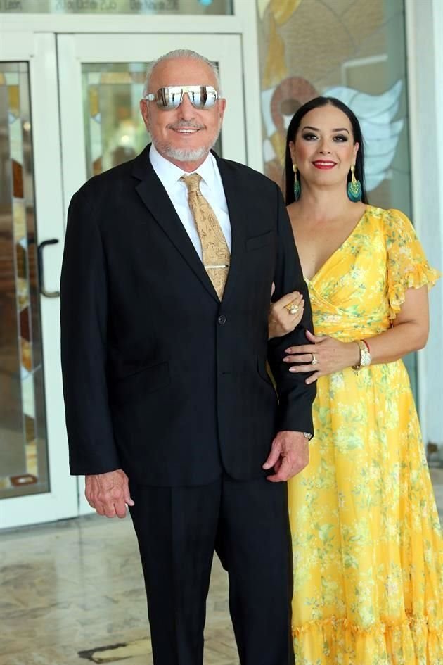 Guillermo Pérez Salinas y Mireya Montemayor de Pérez Salinas