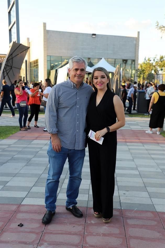 Adrián González y Carmen Botello