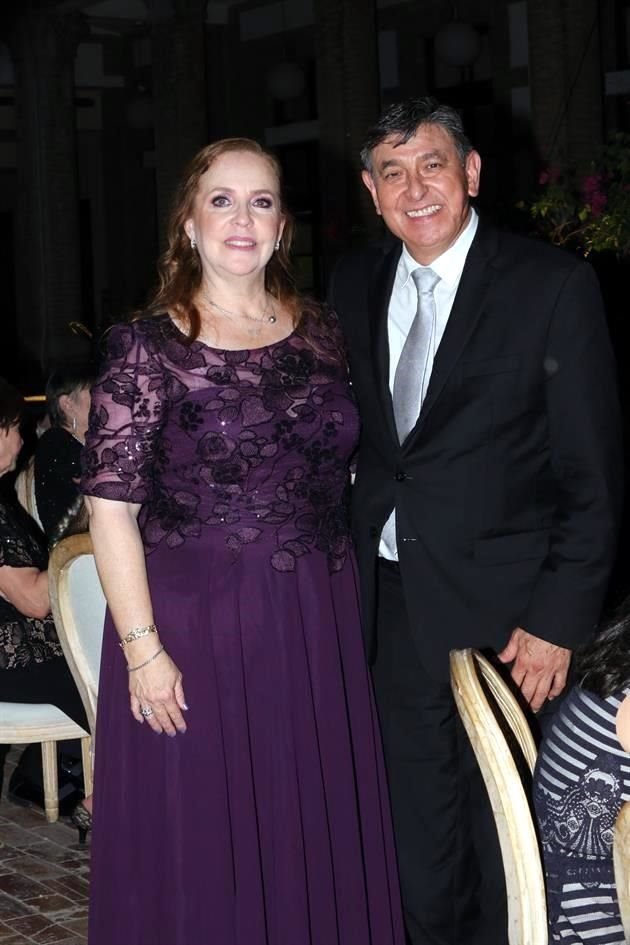 Maria Teresa Quiroga de Cano y Othón Cano Garza