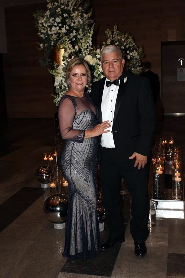 Mónica Villarreal de Lozano y Roberto Xavier Lozano