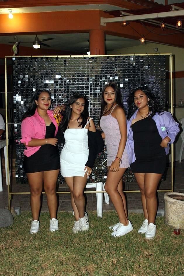 Valeria Franco, Bárbara Varela, Itzel Castillo y Vanessa García