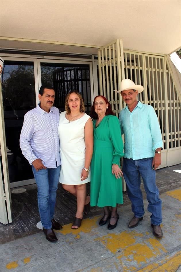 Juan Blanco, Blanca Blanco de Morales, Elva Cabrera Bermea y Diego Blanco