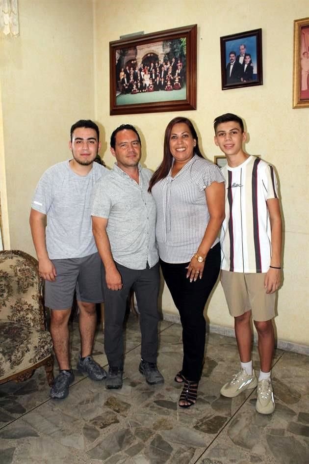 Patricio García González, Patricio García Cortés, Marysela Cortés González y Mauricio García Cortés