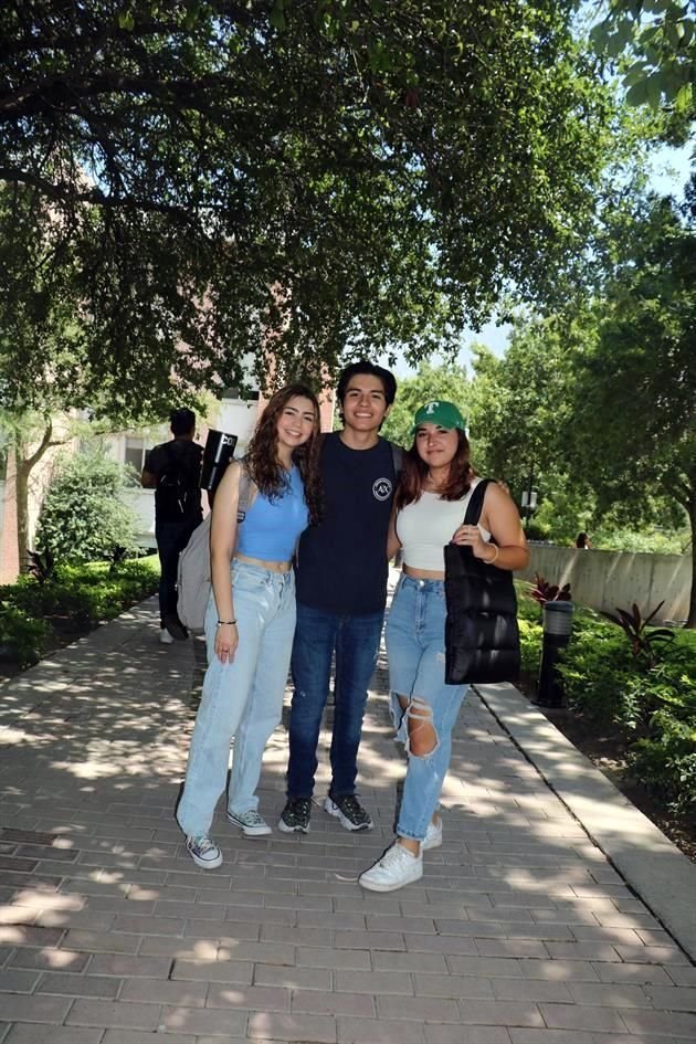 Marlene Solis,  Andrés Colmenares y Valeria Robles