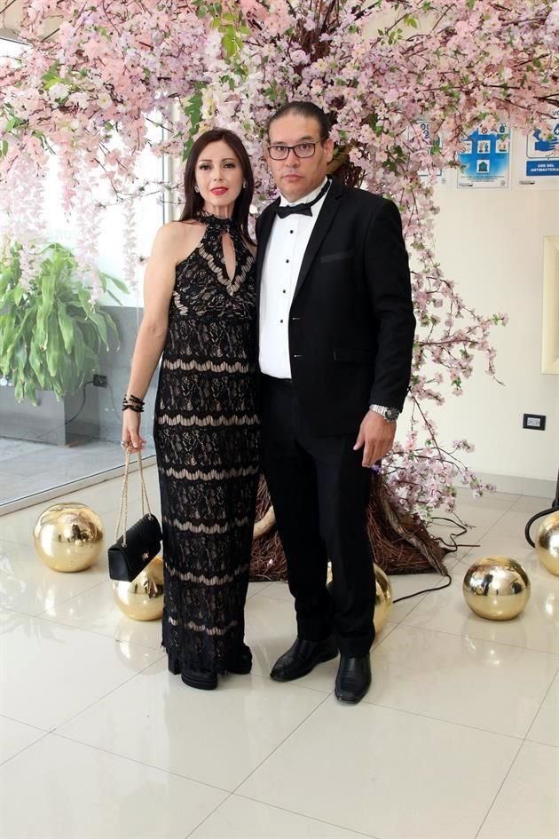 Erika Ortiz de Martínez  y Donaciano Martínez Montemayor