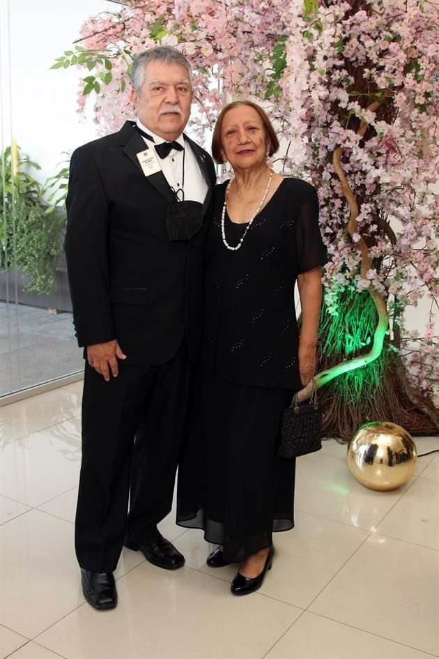 Alfonso Oviedo Villarreal y Francisca Flores de Oviedo
