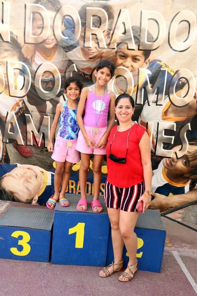 Fernanda Acosta, Valeria Castillo y Maricela Castillo