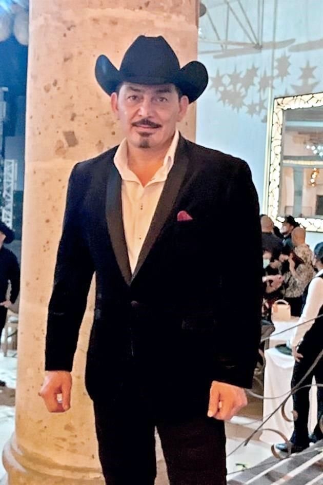 José Manuel Figueroa realiza una gira con Calibre 50.
