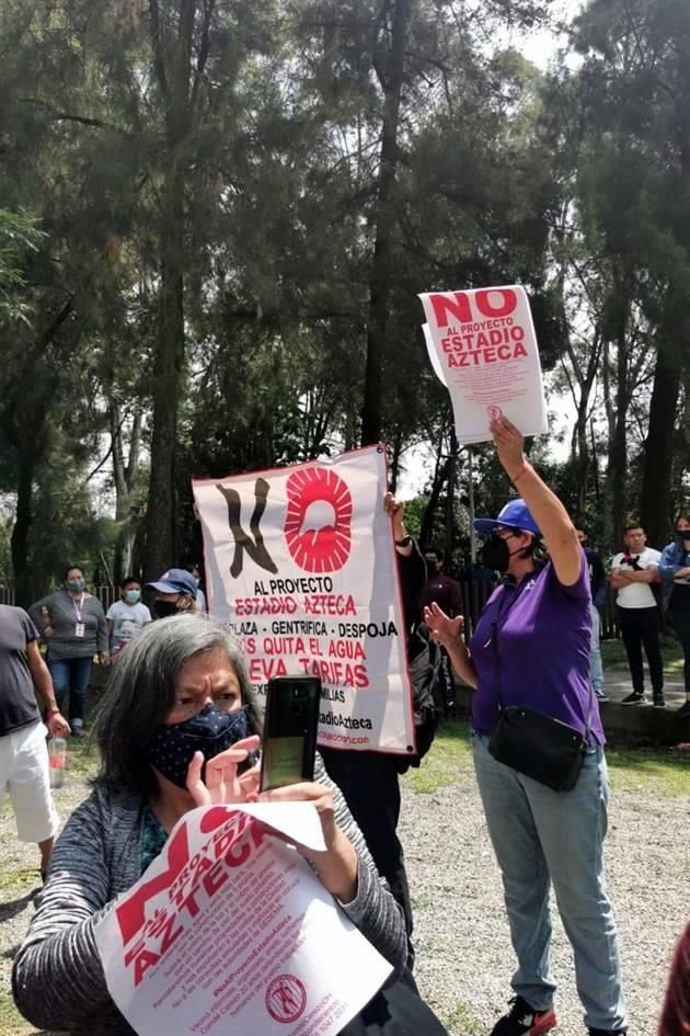 '¡Consulta! ¡Consulta', gritaron los vecinos durante la apertura de un Pilares en Huayamilpas, al que acudió Sheinbaum este sábado.