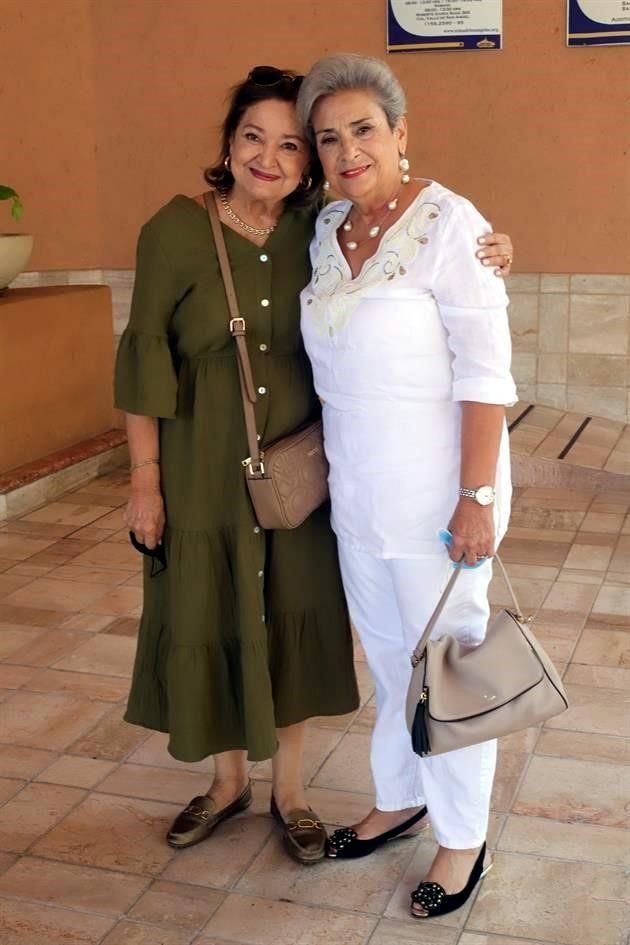 Olga Treviño de Cavazos y Rosa Elia García de Garza