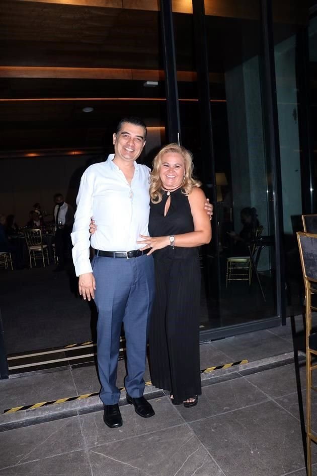 Sergio Velázquez y Claudia Garza