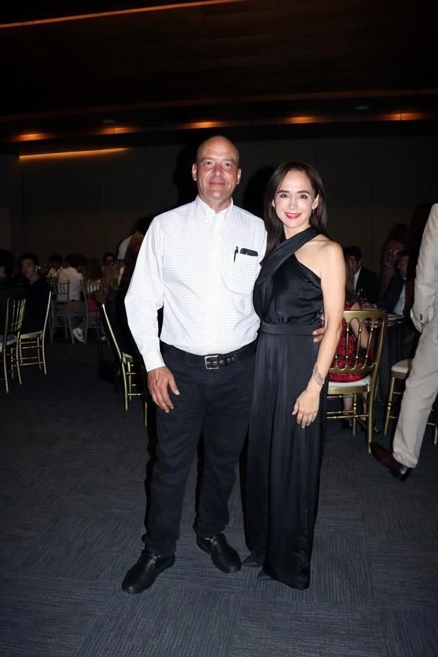 Ángel González y Ana de González