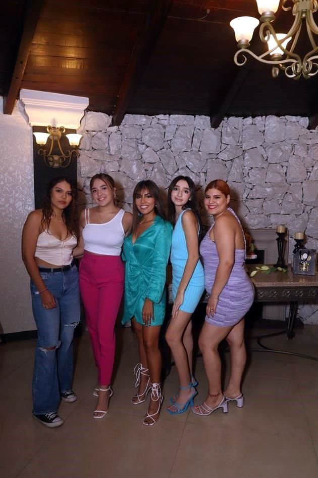 Fernanda Ochoa, Alejandra Zamora, Greta González, Victoria Zamora y Frida Ochoa