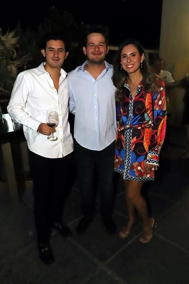 Sergio González, Juan Villarreal y Andrea Villarreal