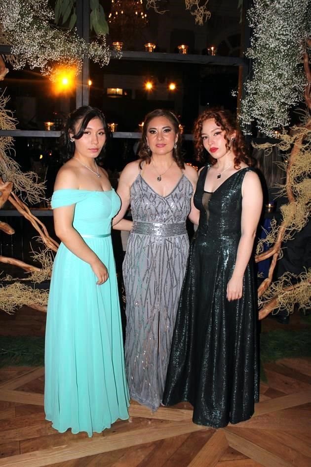 Sandra Alvarado, Quetzalli Vázquez y Yaretzi Vázquez