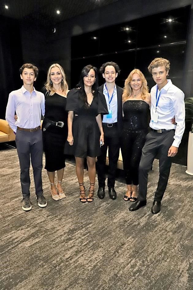 Federico Clariond Rodríguez, Verónica Rodríguez de Clariond, Margó Paláu de Morales, Juan Pablo Morales Paláu, Cristina Celada de Garza y José Miguel Garza Celada