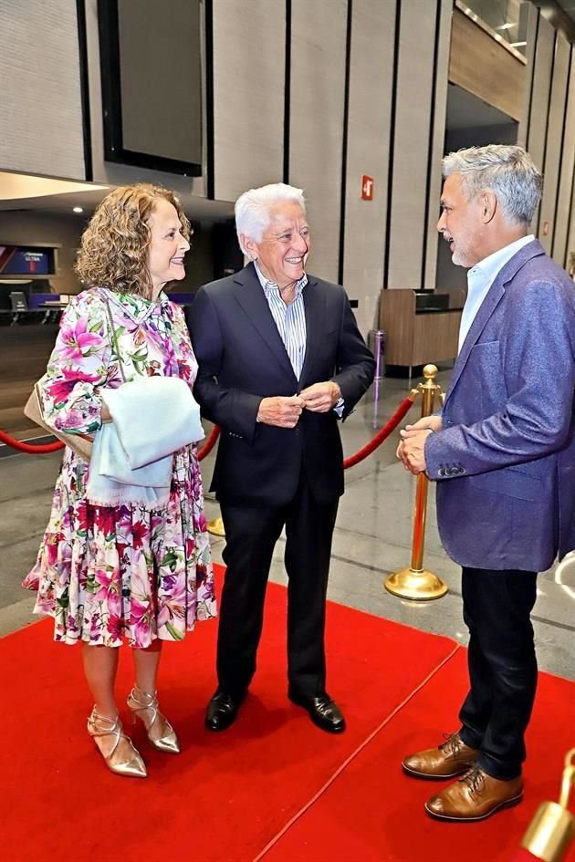 Estela Zambrano de Morales, Juan Morales y Marco Amaya