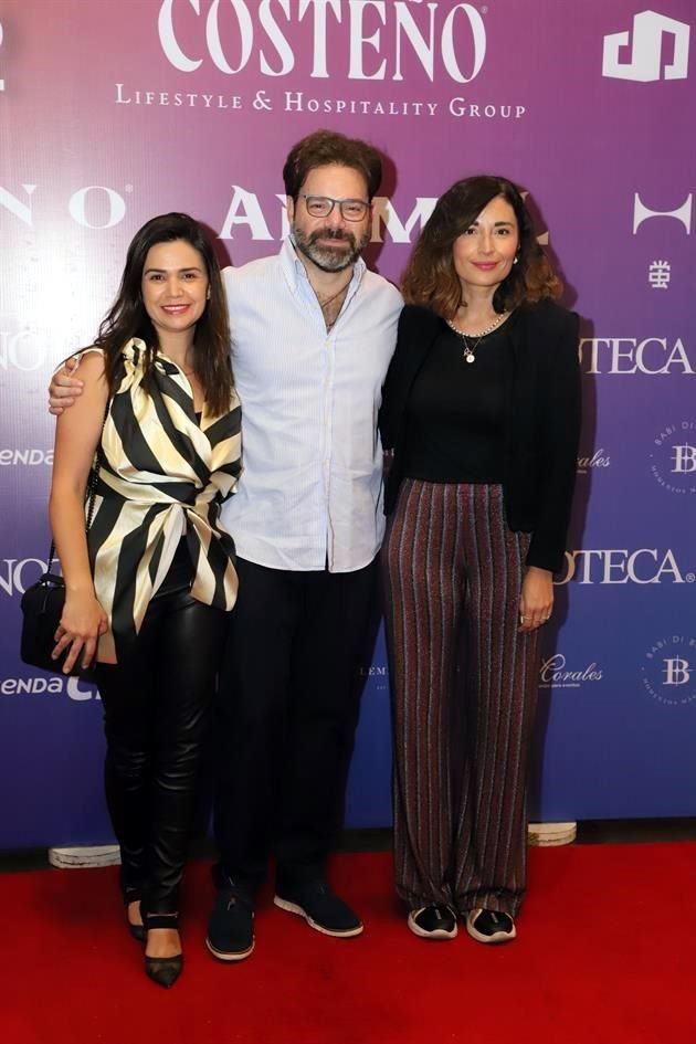 Ana Gaby de León de Doehner, Mauricio Doehner y Laura Ballesteros