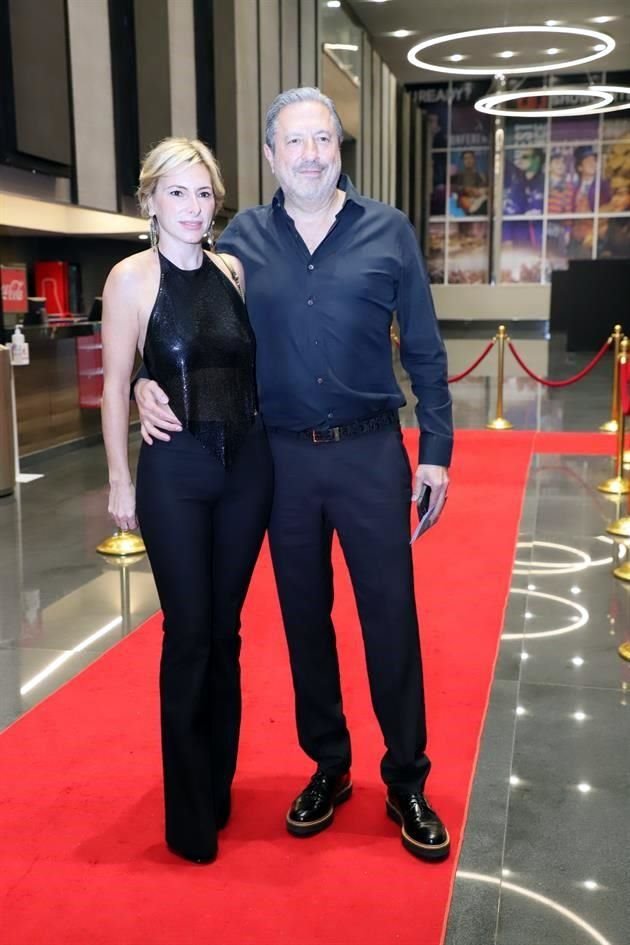 Daniela Santos y Roger Morales