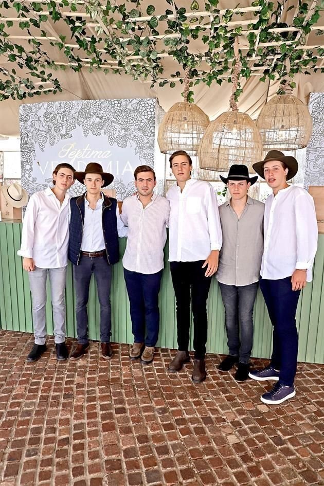 Abraham Mendel, Juan Pablo Mejía, Juan Carlos Villarreal, Leo Mendel, Arturo Mendel y Daniel Mendel