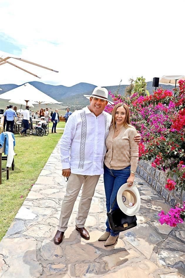 Alejandro Herrera y Alejandra Gama de Herrera