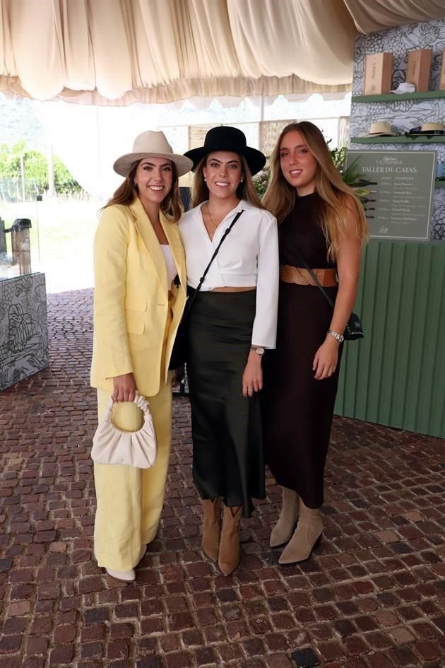 Malena Mejía Mendel, Liliana Villarreal y Andrea Mendel