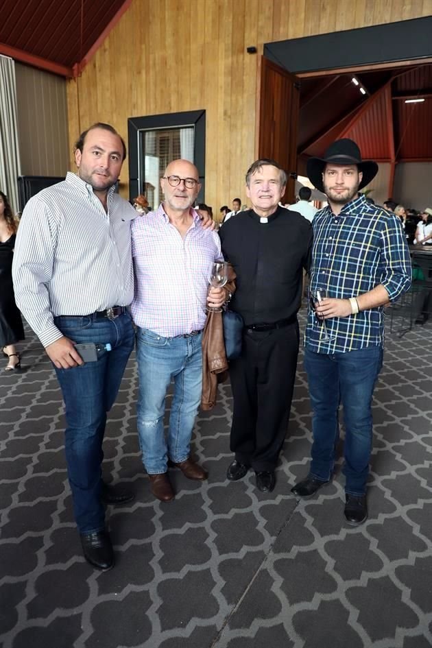 Luis Gutiérrez, Luis Miguel López, Pbro. Patrick Mcmenamin L.C. y Luis Miguel López Jr.
