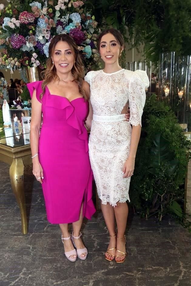 Blanca Villarreal de Canavati y Mariana Canavati Villarreal
