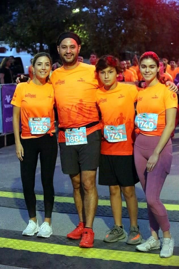 Paola Martínez, Adrián García Iza, Adrián García y Alana García