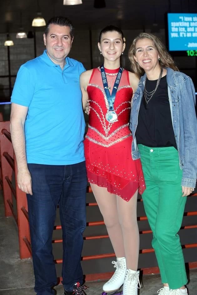 Roberto Safi, Valeria Safi y Caty Villarreal de Safi