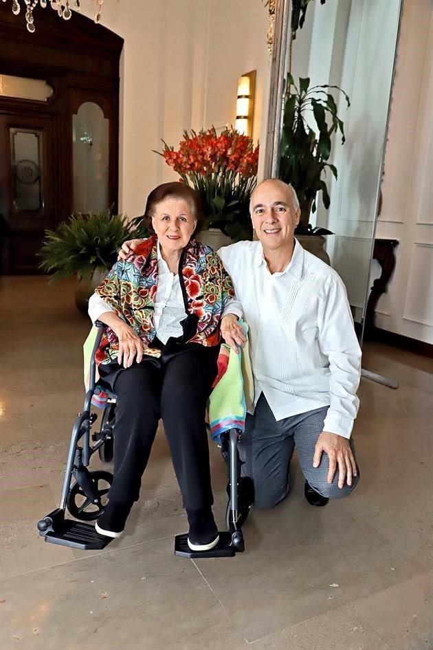 María Barragán de González y Rodrigo González Barragán