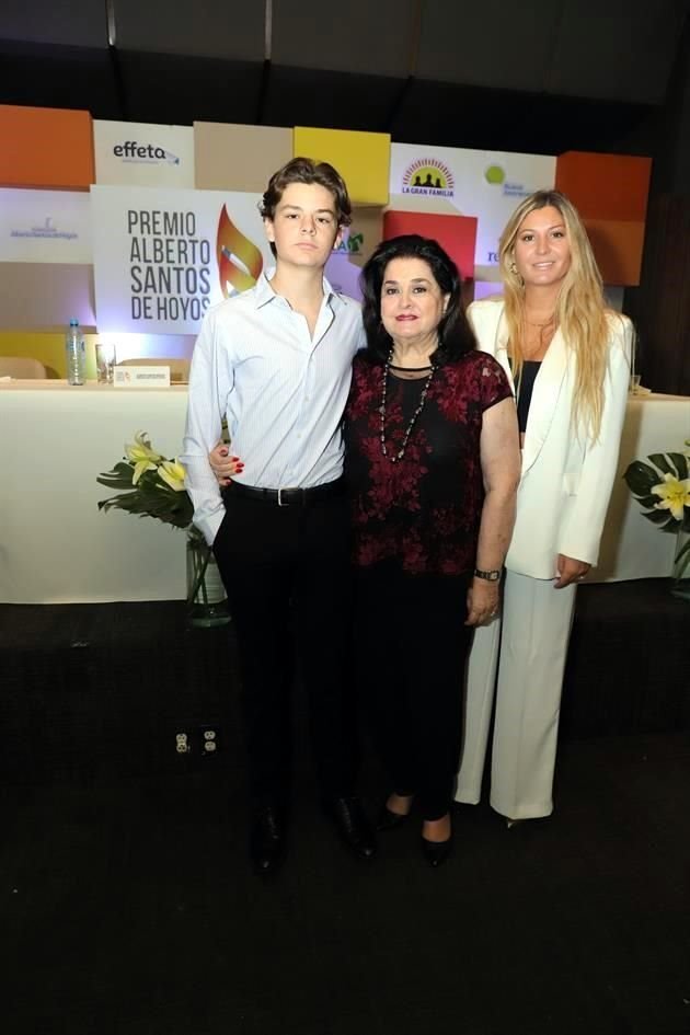 Alfonso Martínez Santos, Alicia Boesch de Santos y Alicia Santos de Martínez