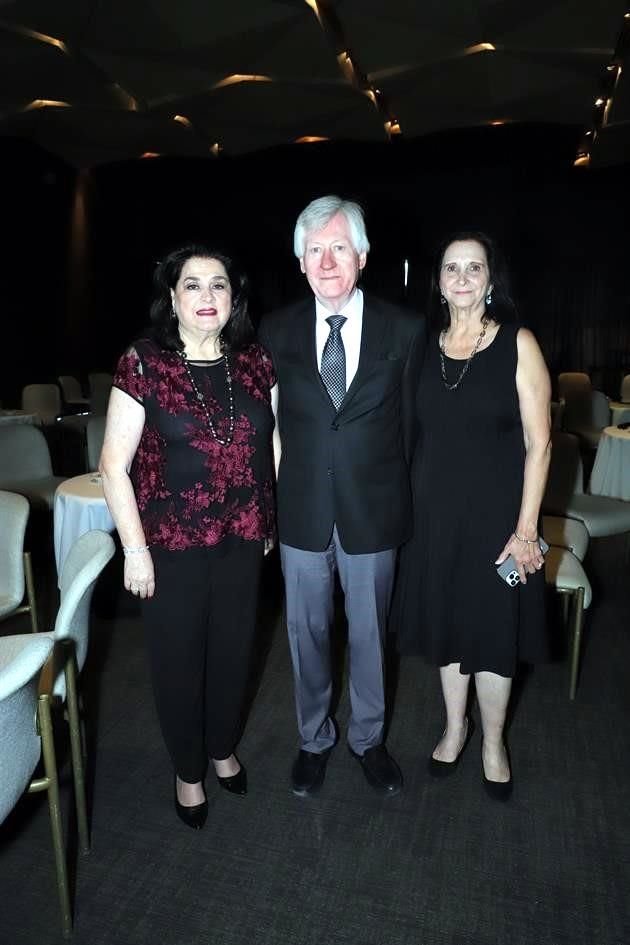 Alicia Boesch de Santos, Raúl Lara y Blanca Maiz de Lara