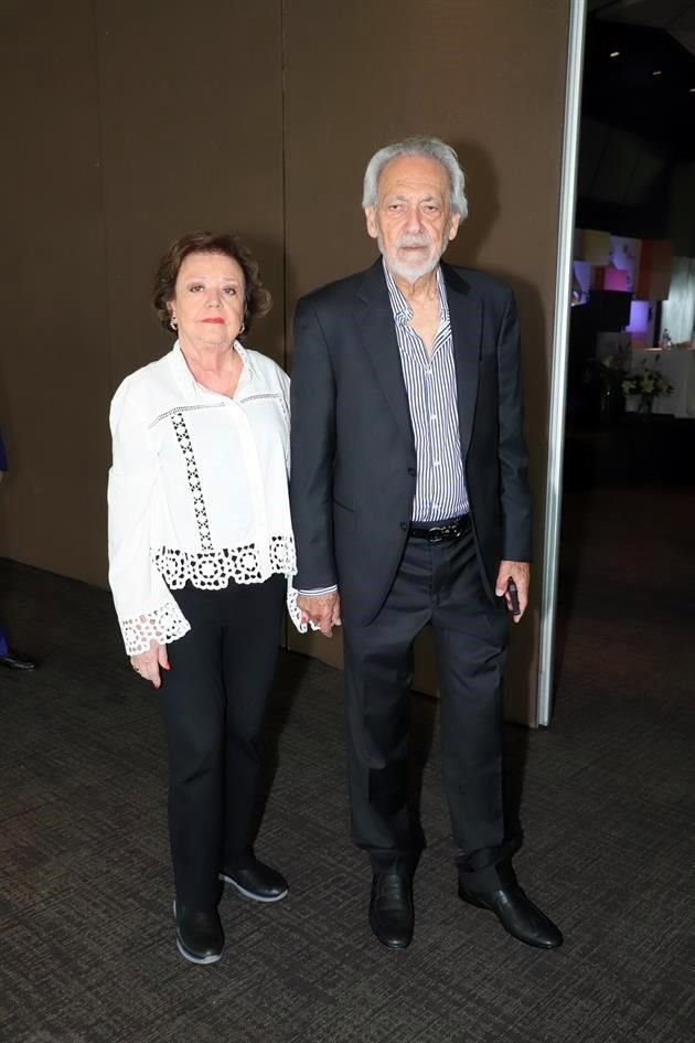 Mary Aldape de Montemayor y Francisco Montemayor