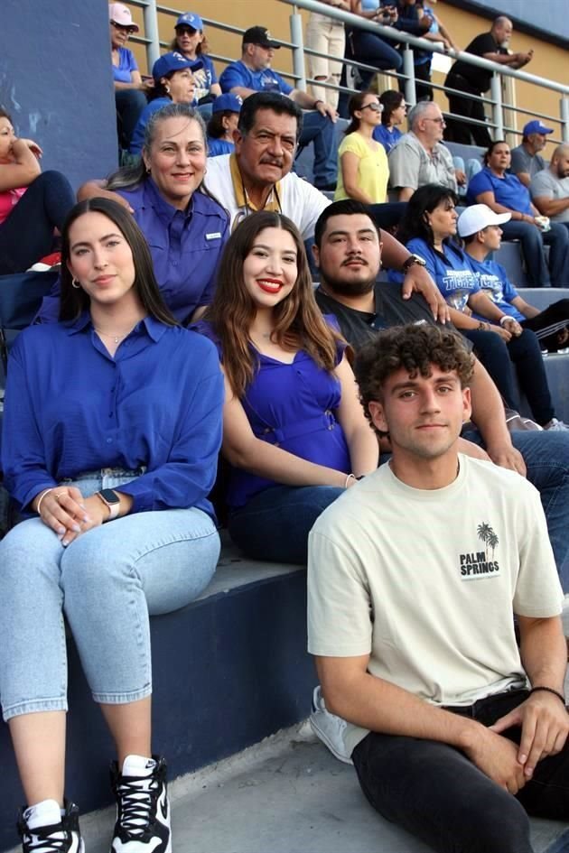 Ileana Guzmán, Francisco Montes, Carmen Moya, Arisbeth Garza, Francisco Montes Jr. y Benjamín Castro