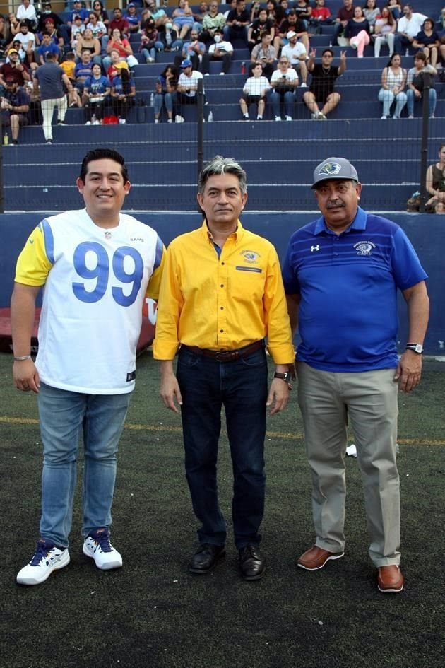 Ari Paura, Juan Paura, Secretario General de la UANL, y José Alberto Pérez, Director de Deportes