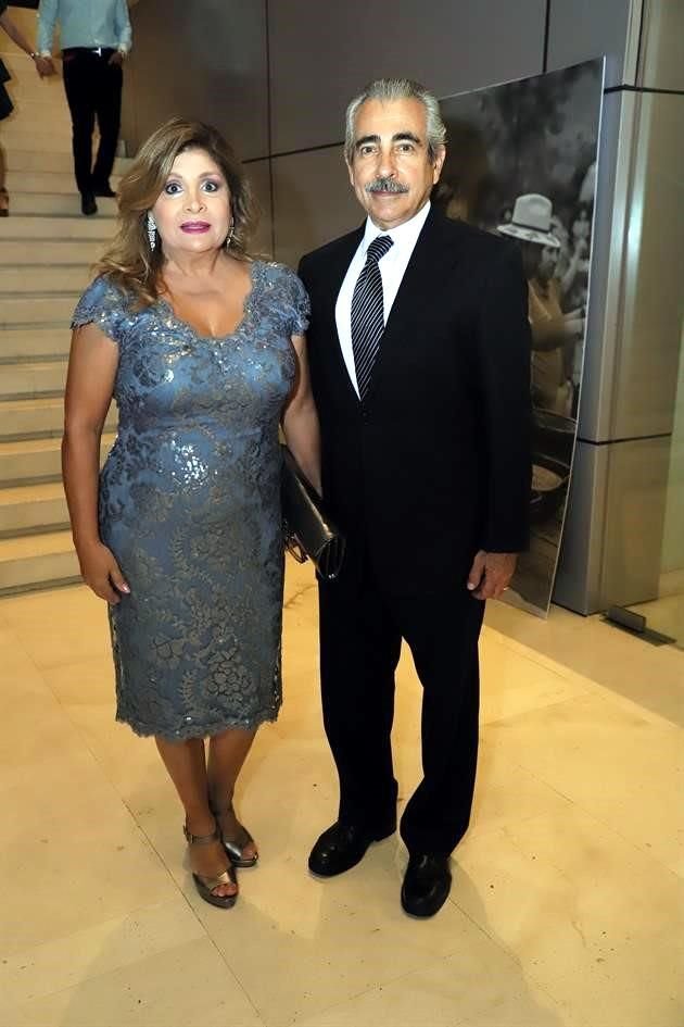 Claudia Chávez de García y Alejandro García Lozano