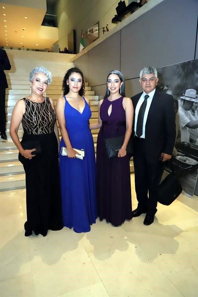 Claudia Sorchini, Andrea Sorchini, Lizeth Sorchini y Eduardo González
