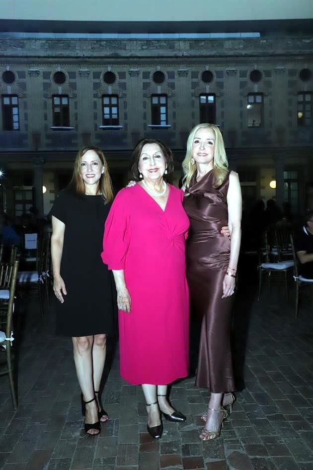 Lorenza Herrera de González Ballesteros, Magdalena Garza de Herrara y Bárbara Herrera de Garza